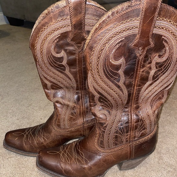 ARIAT women’s boots - Picture 2 of 6